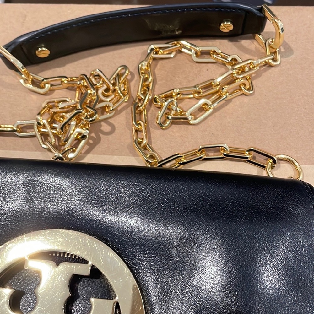 🛍🛍HOST PICK🛍🛍Stunning Tory Burch Crossbody leather bag - Picture 6 of 12